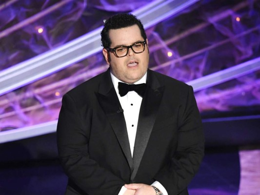 Josh Gad ''completamente enfermo con esto, RIP Naya'' escribió en su Twitter.