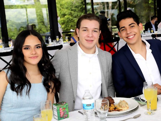 SENIOR BRUNCH 2021 DE MACRIS SCHOOL