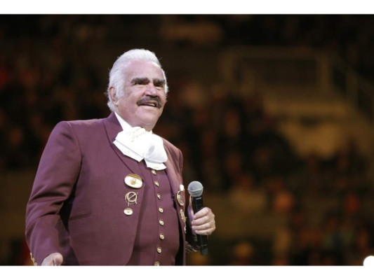 En 2016 Vicente Fernández se despidió de los escenarios con su concierto final 'Un Azteca en el Azteca'. Él tenía 76 años.