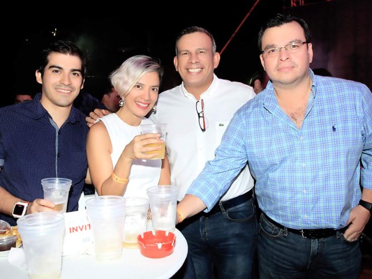 Michelob Ultra inauguró Ultra Bar en la Plaza Juniana   