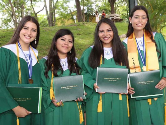 Graduación de la DelCampo International School