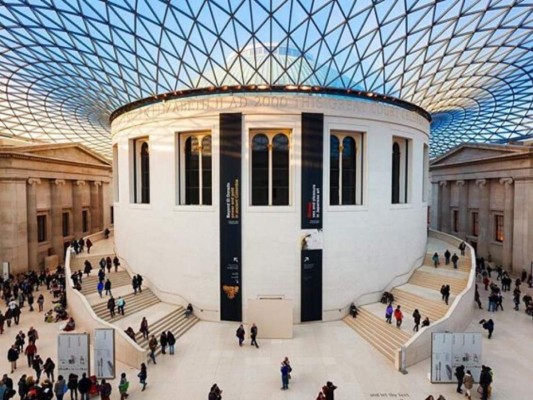 British Museum, Londres<br/><br/>El Museo Británico tiene alrededor de ocho millones de objetos en su colección, este museo documenta la historia de la cultura humana desde sus inicios hasta el presente. Aquí puedes disfrutar de su colección Online: <br/><br/>https://www.britishmuseum.org/collection