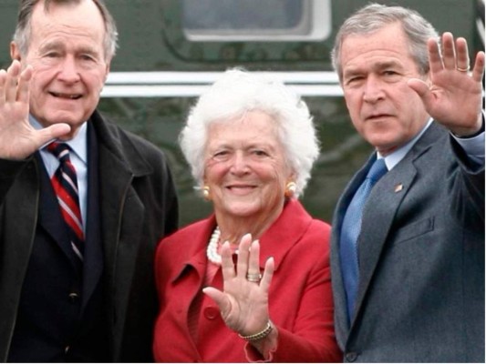 George H. W. Bush (padre), Barbara Bush y George W. Bush (hijo)