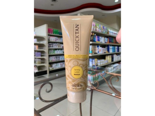 Quicktan body drench es una loción bronceadora gradual que ayuda a tener un brillo maravilloso en la piel. Puedes adquirirlo en FEDCO.