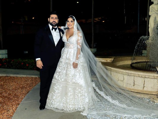 René Salem y Andrea Caraccioli, celebran por su amor