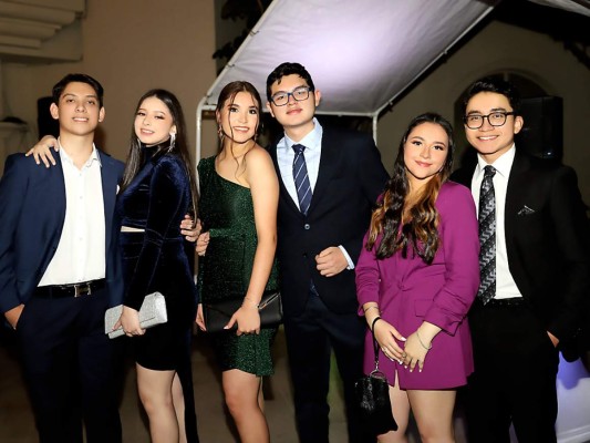José Alvarenga, Lucía Pavón, Hillary Rivera, Raúl Aguilar, Natalia McCormick y Sebastián Videa