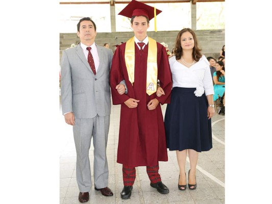 Entrega de títulos Mayan School II parte