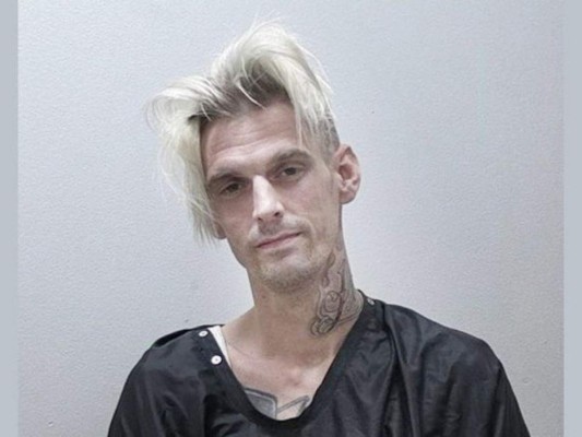 Aaron Carter <br/>Fue arrestado en Georgia por posesión de drogas. Sin embargo, en una entrevista emocional en Entertainment Tonight, Aaron insistió que no tiene algún problema de drogas.