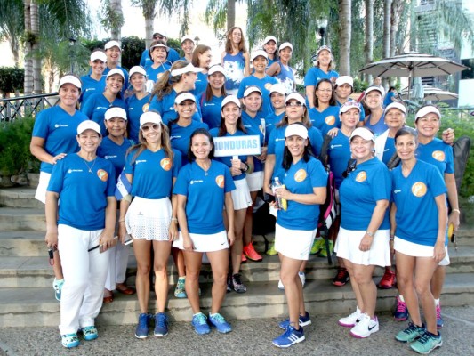 La delegación de Honduras lista para iniciar los partidos. Foto: Alex Muñoz