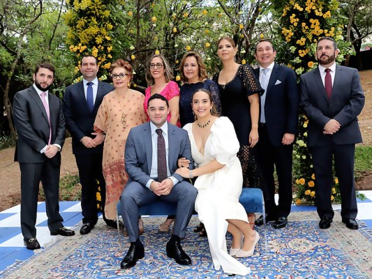Héctor Abudoj jr, Pablo Andonie, Bonnie García, Magda Rojas, Rossana Rivera, Lena y Juan Carlos Gutierrez, Héctor Abudoj, Rafael Zelaya y Angela Andonie