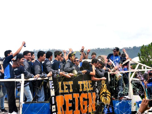 Senior entrance de la Macris School