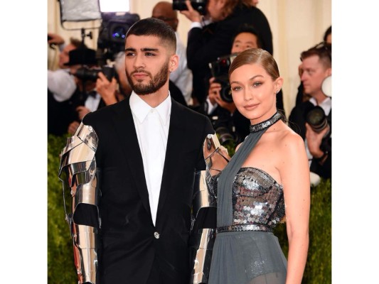 Zayn Malik maltrata de Yolanda Hadid<br/>No esperábamos ver a Zayn en este conteo, pero aquí está. Malik y Gigi terminaron su relación debido a que el cantante agredió física y verbalmente a la madre de la modelo, Yolanda Hadid. El altercado dio inicio en la casa de la ex pareja ubicada en Pensilvania, donde supuestamente Yolanda fue empujada bruscamente por él y también insultada cruelmente. Malik se declaró culpable de uno de los cuatro delitos que habría cometido, y por ende está cumpliendo con 360 días de libertad condicional, además de completando una clase de manejo de la ira. <br/>