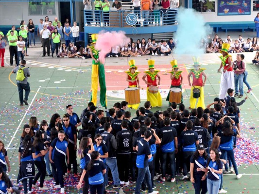 Senior entrance de la Macris School