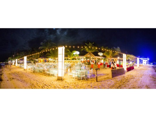 La espectacular noche en el Paradise Beach hotel