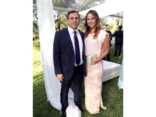 José Jarquín y Julissa Ustariz celebran fiesta nupcial