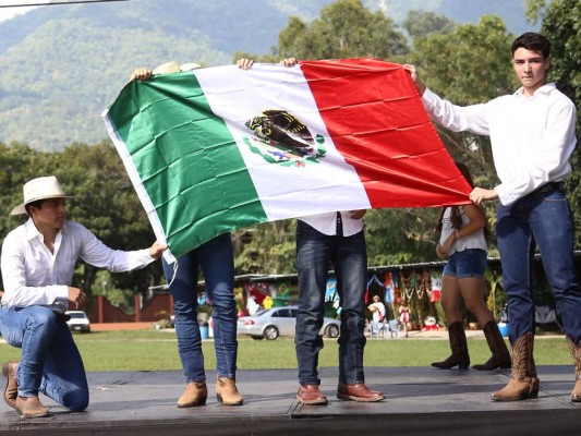 Festival Folclórico de la Academia Americana