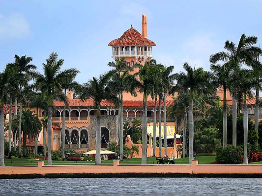 Trump retoma su vida de ciudadano común en su club Mar-a-Lago en Florida