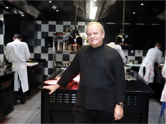Robuchon era partidario de la cocina saludable, con productos orgánicos, azúcar moderada y amante de las fusiones gastronómicas en especial las mediterráneas y asiáticas