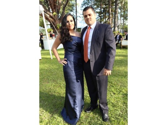 José Jarquín y Julissa Ustariz celebran fiesta nupcial