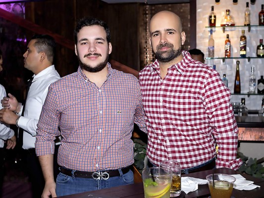 Entre vinos y cócteles aperturan Cloé en la Cité