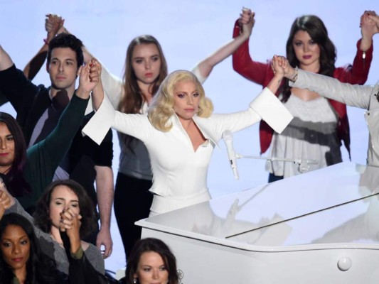 Familiares de Lady Gaga no sabían que fue víctima de violación