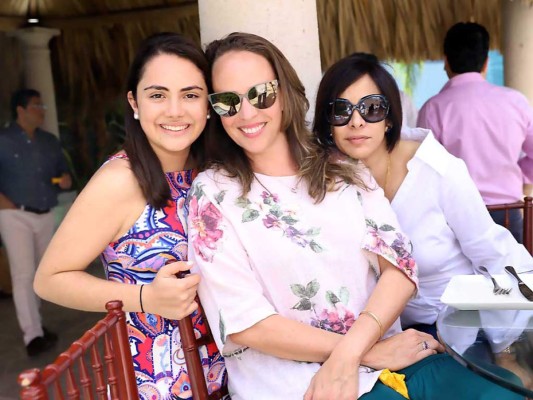 Celebración por el cumpleaños de Sonia Patricia Castillo Casanova