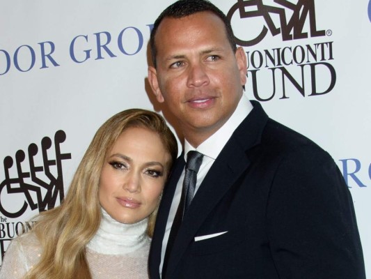 Luego se su aparición oficial en la Gala Met el bateador habló oficialmente sobre su relación mencionando que Jennifer era una mujer sencilla lo que para él era perfecto.