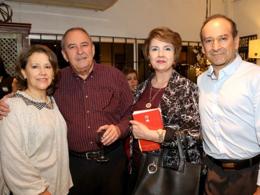 Exposición Conexiones en La Veranda  
