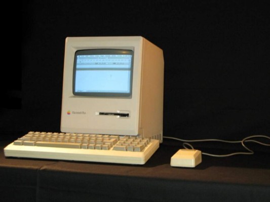 Cuatro de los cinco diseñadores de la computadora Mac original eran zurdos.