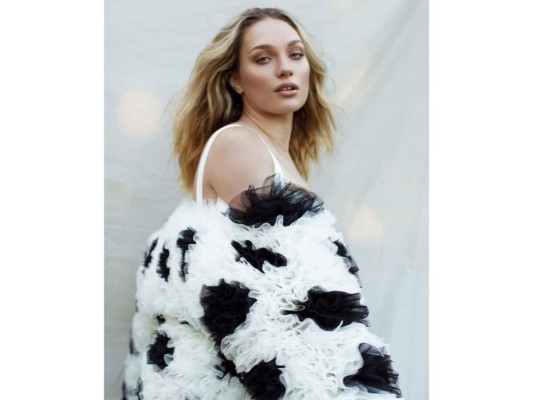 Maddie Ziegler<br/> ¡Otra estrella de Dance Moms! Quizás la conozcas como la consentida de Abby Lee Miller, pero esta actriz, modelo, escritora, y bailarina se ha hecho conocer por su nombre. La vemos en videos musicales de Sia, en la pantalla grande, en las campañas de marcas famosas, la verdadera pregunta es ¿qué no sabe hacer Maddie? Por estos momentos, no lo sabemos.