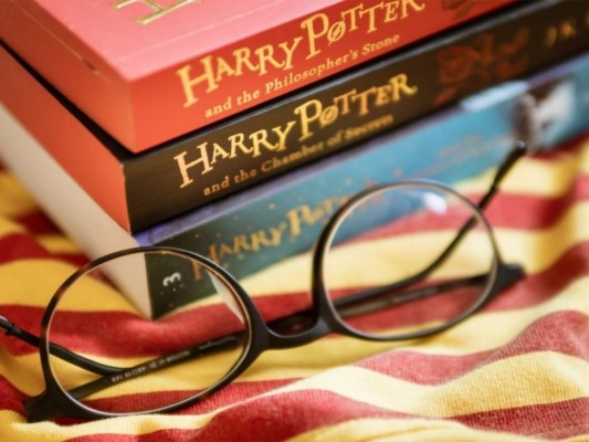 Traducción<br/>Los libros de Harry Potter se tradujeron en 78 idiomas, incluyendo hebreo.<br/>