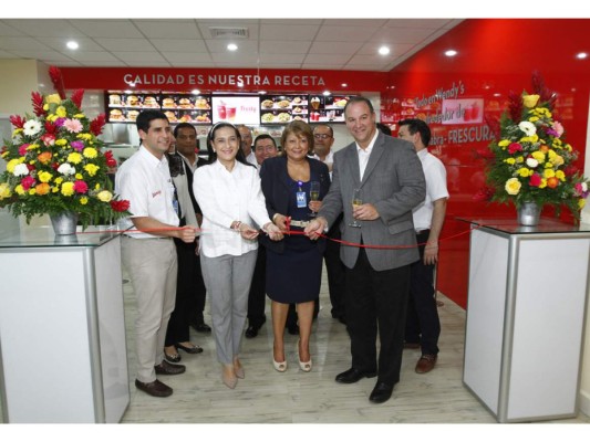 Brindis por el nuevo Wendy's Circunvalación