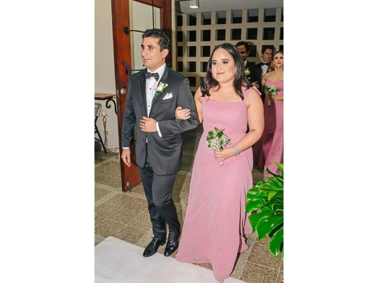 Ricardo Córdoba y Denisse Chinchilla se casan por la iglesia