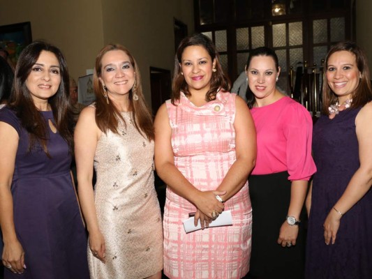 Cena rosa en Casa Presidencial