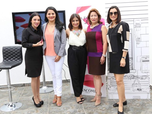 Gaby Rodriguez, Ligia Trejo, Rebeca Chacón, Marcía Vásquez y Marisol de Pierrefeu.