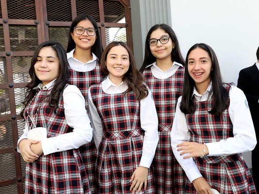 Confirmación de los alumnos de Macris School