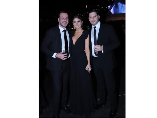 Carlos Flores, Alejandra Amaya y Gabriel Castillo