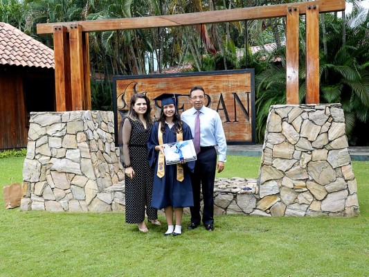 Graduación de los Seniors 2020 de la Escuela Seran