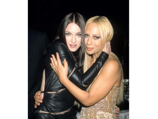 Donatella Versace confiesa que Madonna la consoló después de la muerte de su hermano