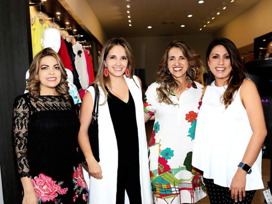 Claudia Betancourt, Maria Marta Betancourt, Julia Alvarenga y Eliza Madrid (Fotos: Héctor Hernandez)