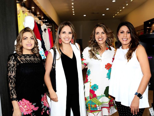 Claudia Betancourt, Maria Marta Betancourt, Julia Alvarenga y Eliza Madrid (Fotos: Héctor Hernandez)