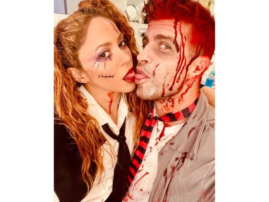 Shakira y Piqué también se disfrazaron y compartieron la postal con la descripción ''Sé lo que hiciste en el último Halloween''.