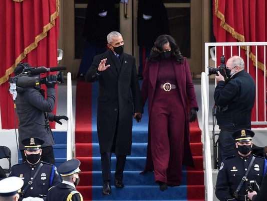 El expresidente Barack Obama y su esposa Michelle, quienes fueron recibidos con sonoros aplausos