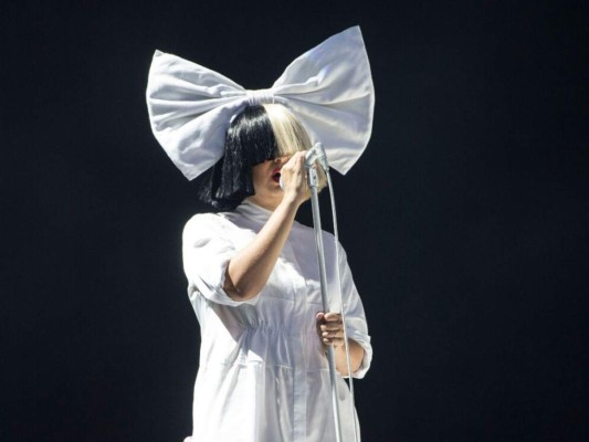 ¡Sia se convierte en abuela a sus 44 años de edad!  