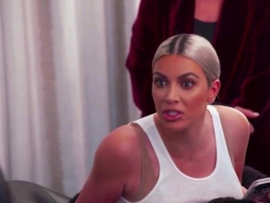 'Es la menos emocionante de ver'<br/>Las hermanas siempre luchan, pero tal vez no tan salvajemente como las Kardashian. En la temporada 15, Kim le dijo a Kourtney que estaba siendo 'molesta' mientras intentaba organizar la sesión de fotos anual de Navidad de la familia.<br/>Kim le dijo: 'Nadie te quiere en la maldita sesión de fotos. Ella es la cosa menos emocionante de mirar, así que puede salir'.<br/>