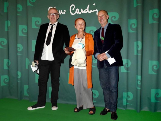 El diseñador Jean Paul Gaultier se unió al evento al que asistió con amigos