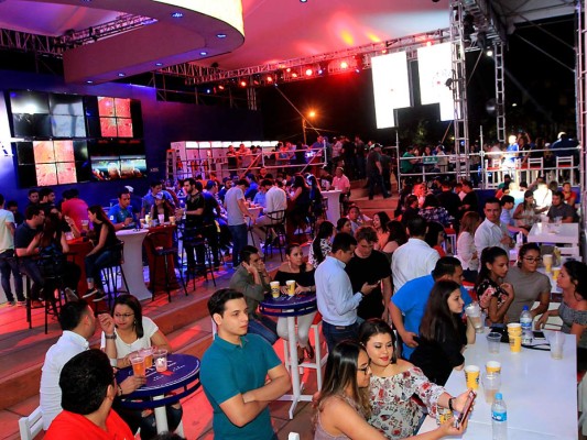 Michelob Ultra inauguró Ultra Bar en la Plaza Juniana   