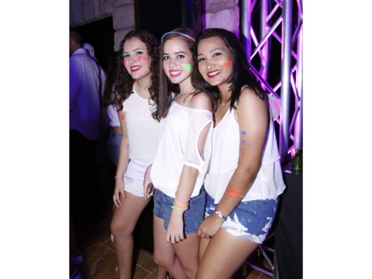 Neon party en residencia Andonie