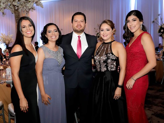 Momentos capturados por el lente de Estilo: Prom Night Academia Los Pinares 2019  