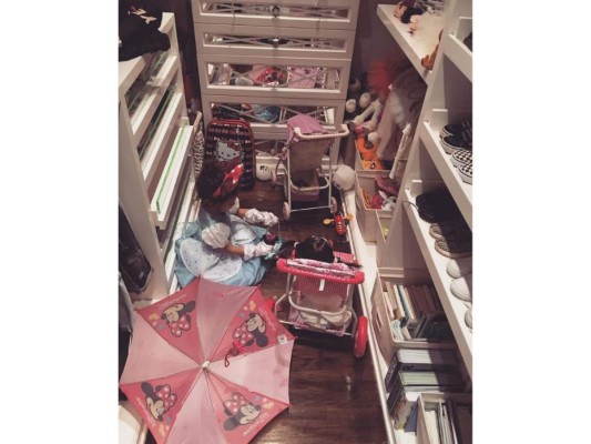 Incluso la pequeña North West tiene un guardarropa para todas sus prendas y accesorios de diseñador.